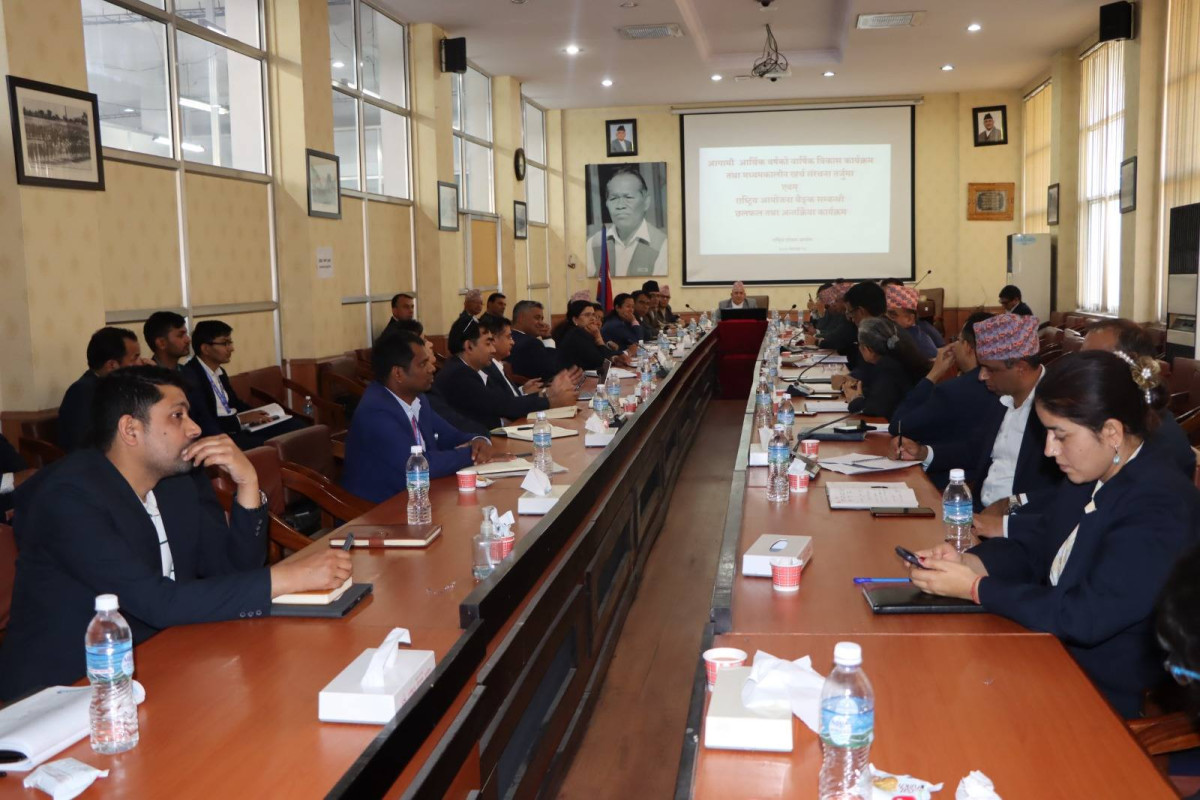 तत्काल सम्पन्न गर्न सकिने आयोजनालाई पहिलो प्राथमिकतामा राख्नुपर्छ:  उपाध्यक्ष अधिकारी