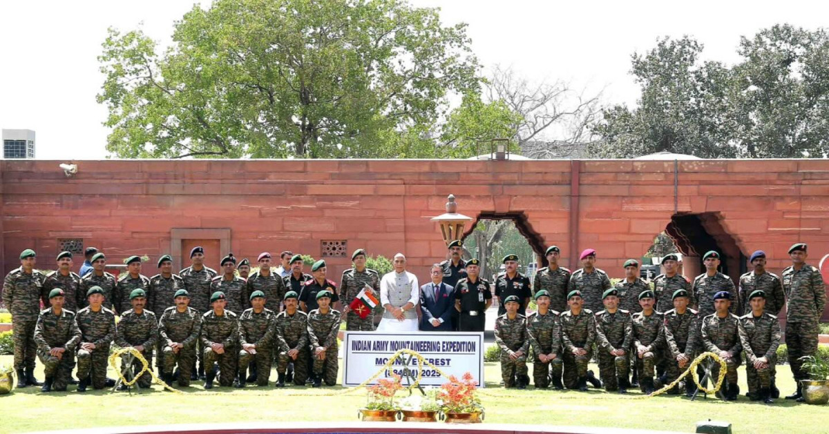 २२ भारतीय सैनिकद्वारा एकैदिन सगरमाथाको सफल आरोहण