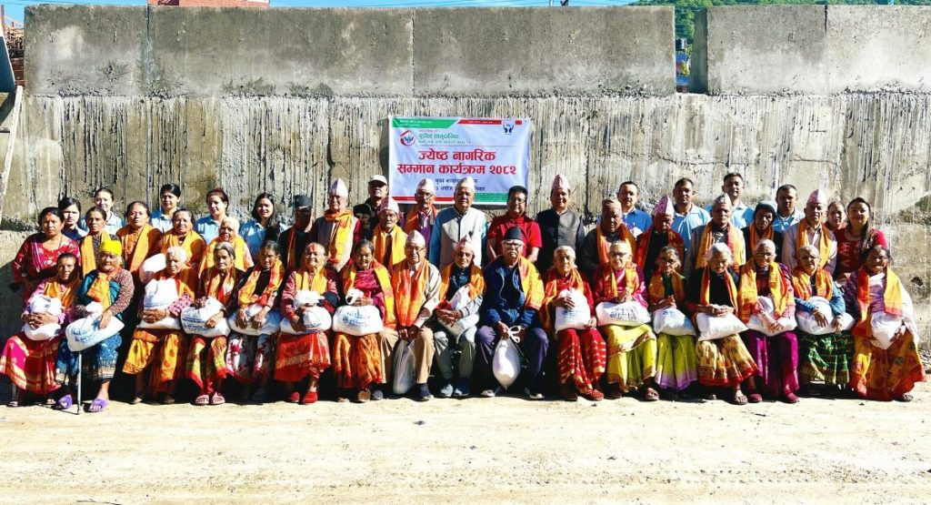 बुडोल सामुदायिक साकोसद्वारा २ सय ४० जेष्ठ नागरिकलाई सम्मान