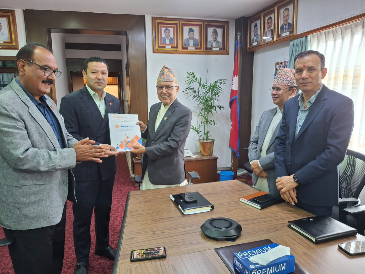 पुनर्निर्माणका लागि सूर्यज्योति लाइफ इन्स्योरेन्सको डेढ करोड रुपैयाँ सहयोग