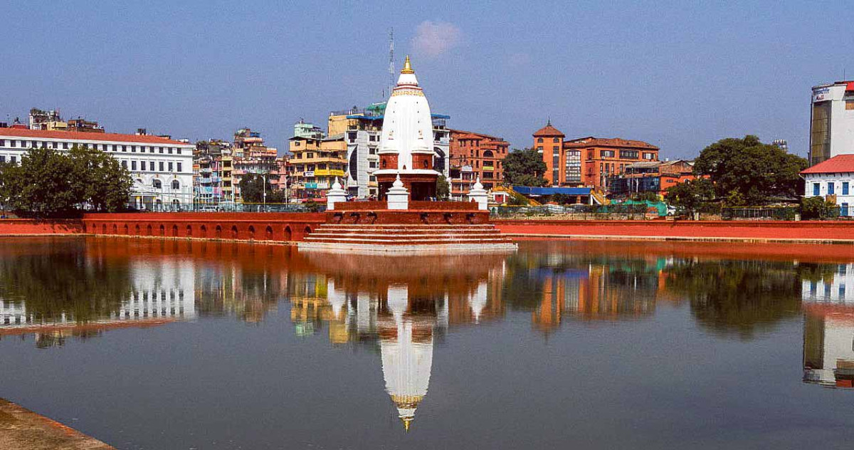 रानीपोखरीस्थित बालगोपालेश्वर र जयवागेश्वरीस्थित  खञ्जनेश्वर महादेव मन्दिरमा भाइटीका लगाइँदै