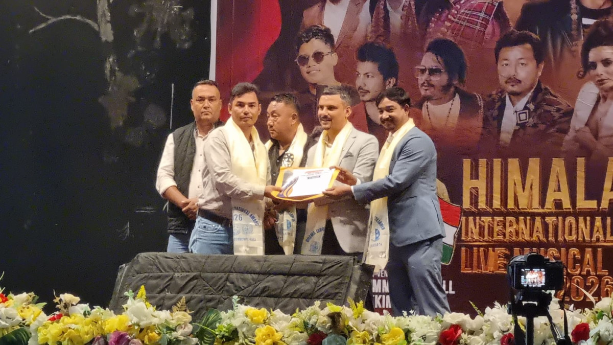 सिन्धुलीका निरुपमलाई 'सर्वोत्कृष्ट नव आधुनिक गीतकार अवार्ड'