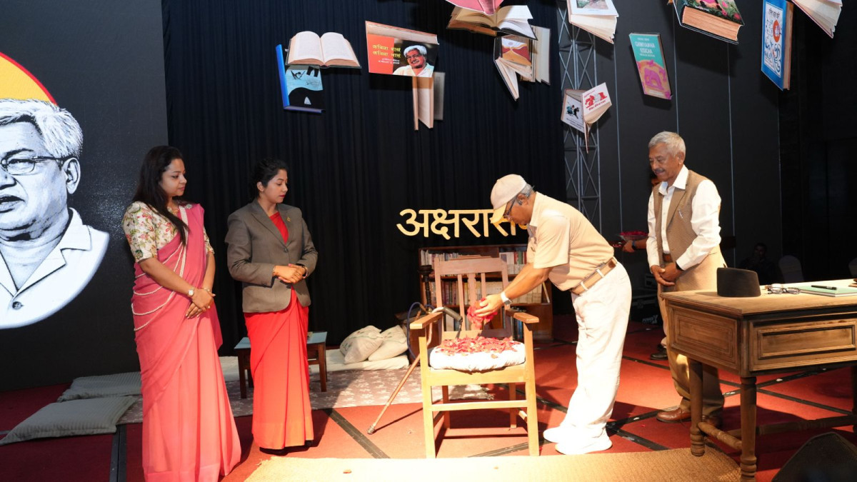 जनकवि दुर्गालाल श्रेष्ठलाई ‘अक्षरमहर्षि’ सम्मान अर्पण